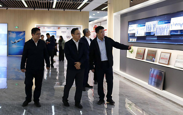 中國(guó)鋼研黨委副書記、總經(jīng)理高宏斌一行 到航產(chǎn)集團(tuán)調(diào)研